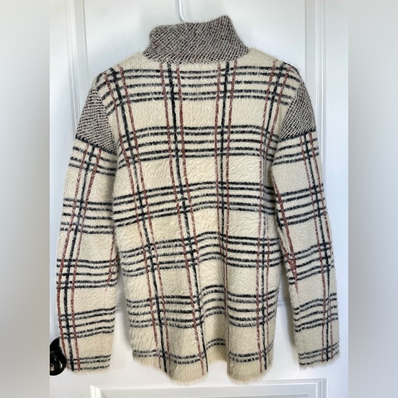 Women's Super Soft Fuzzy Quarter Zip Plaid Sweater Size Medium - Picture 6 of 8